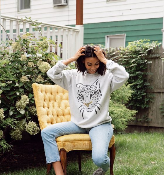 A Chic Graphic Sweatshirt To Chill At Home Or For On-the-Go